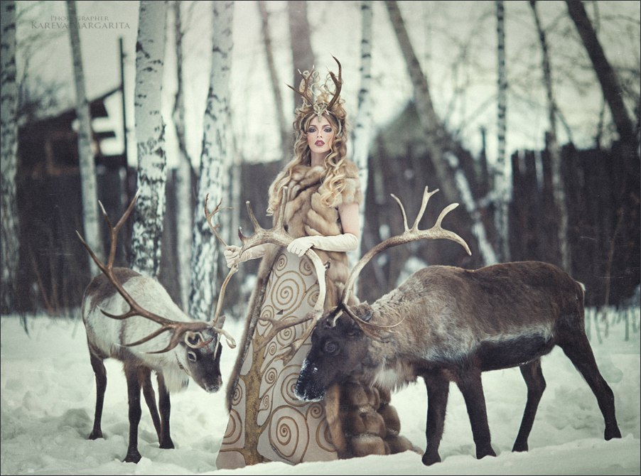 Романтические фотосессии с северными оленями Уральской резиденции Деда Мороза
